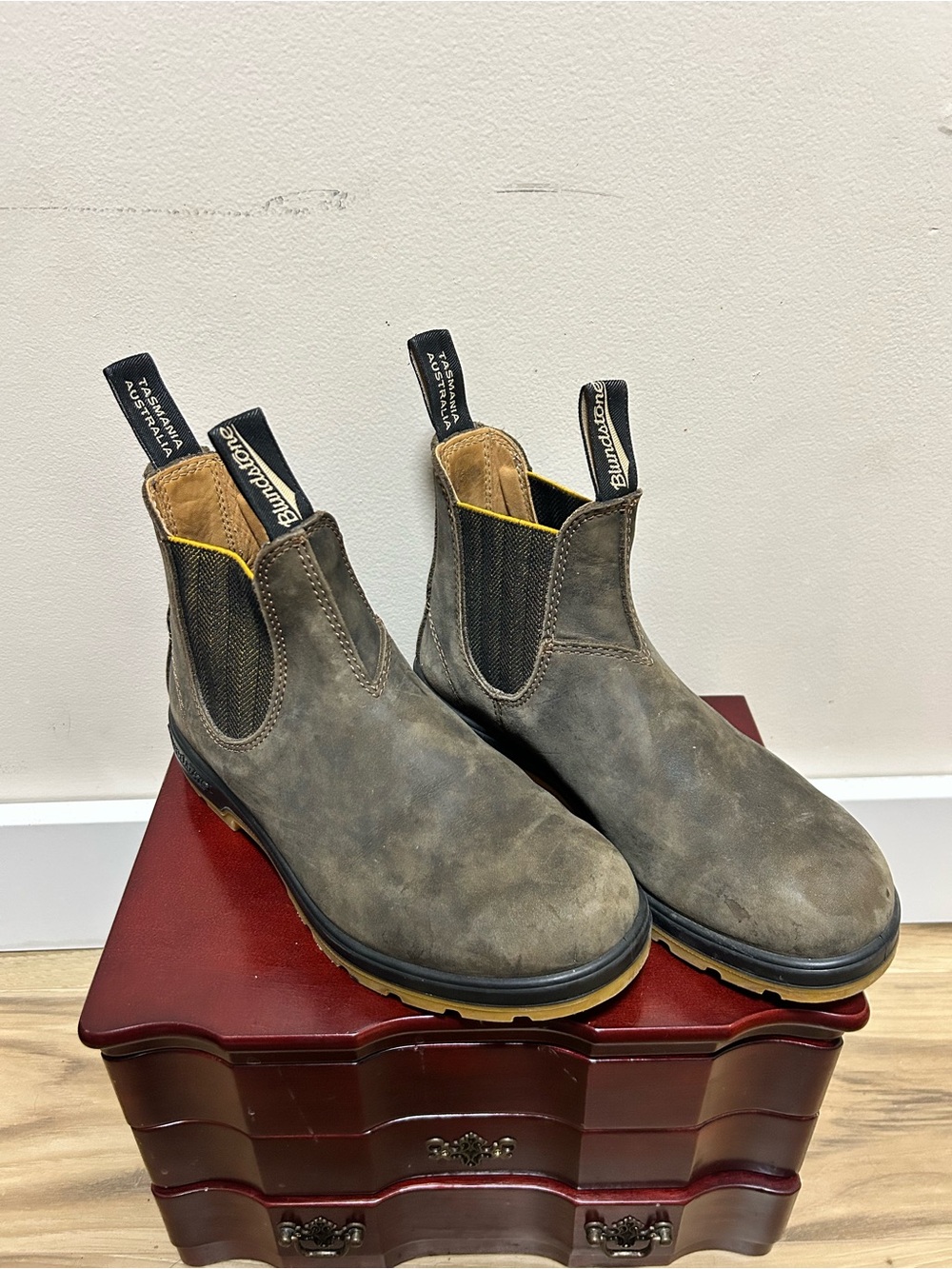 Blundstone Classics Chelsea Boot 1944 Rustic Brown Mustard Black M 5.5/ W 7.5 US